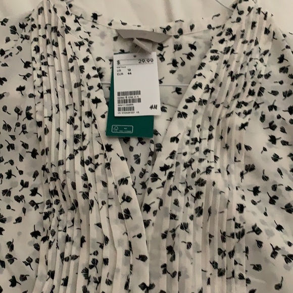 Blouse by H&M …brand new - Picture 2 of 2
